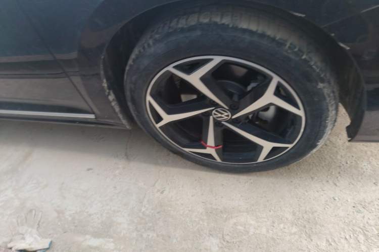 Used Volkswagen Passat 2025 Outstanding Model 380TSI Starry Dragon Glorious Edition Right Front Wheel Hub