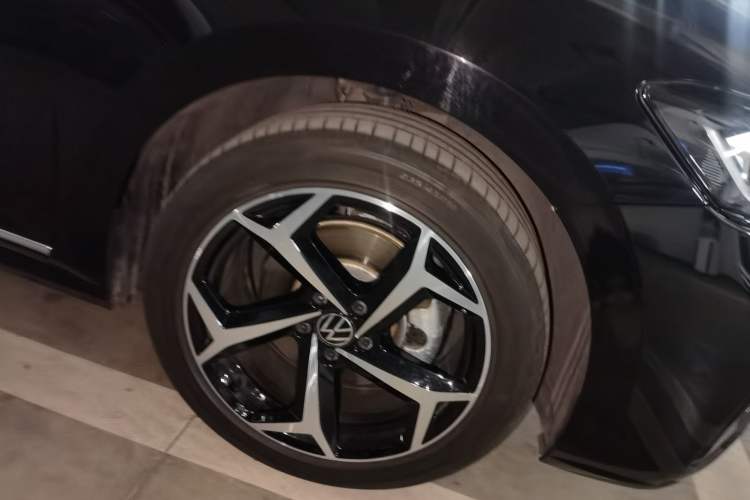 Used Volkswagen Passat 2025 Outstanding Model 330TSI Starry Elite Edition Right Front Wheel Hub