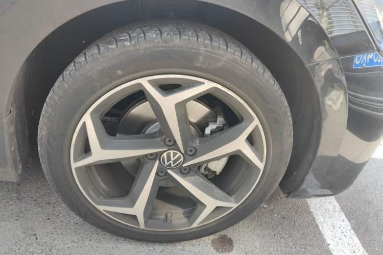 Used Volkswagen Passat 2025 Outstanding Model 380TSI Starry Dragon Edition Right Front Wheel Hub