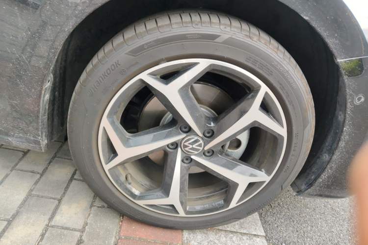 Used Volkswagen Passat 2025 Outstanding Model 380TSI Starry Dragon Glorious Edition Right Front Wheel Hub
