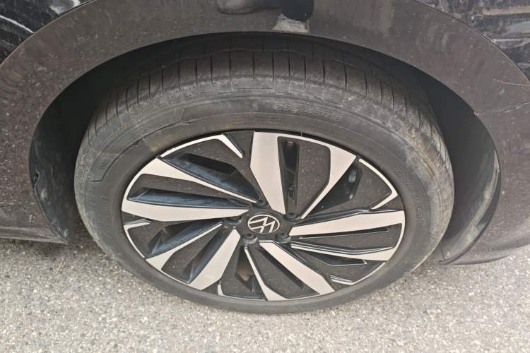 Used Volkswagen Passat 2025 Outstanding Model 330TSI Elite Edition Right Front Wheel Hub