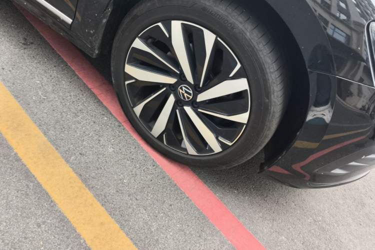 Used Volkswagen Passat 2025 Outstanding Model 330TSI Elite Edition Right Front Wheel Hub