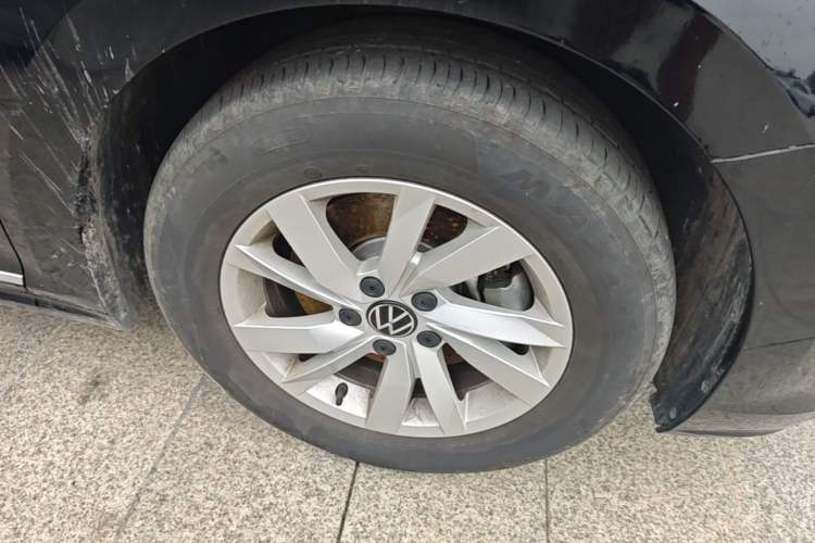 Used Volkswagen Passat 2025 Outstanding Model 280TSI Business Edition Right Front Wheel Hub