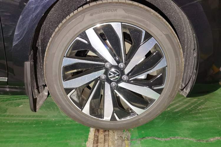 Used Volkswagen Passat 2025 Premium Version 380TSI Dragon Edition Right Front Wheel Hub
