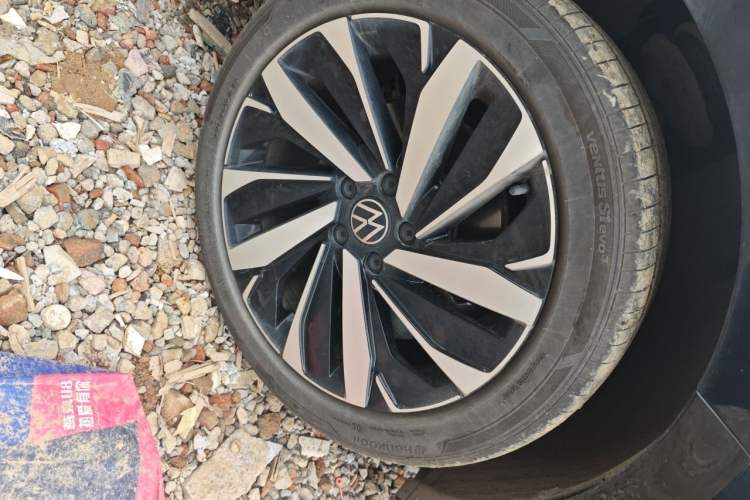 Used Volkswagen Passat 2025 Outstanding Model 330TSI Elite Edition Right Front Wheel Hub