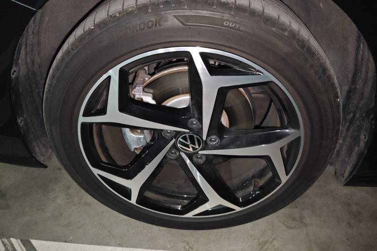 Used Volkswagen Passat 2025 Outstanding Model 330TSI Starry Elite Edition Right Front Wheel Hub