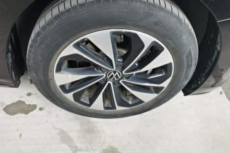 Used Volkswagen Passat 2025 Outstanding Model 280TSI Business Edition Right Front Wheel Hub