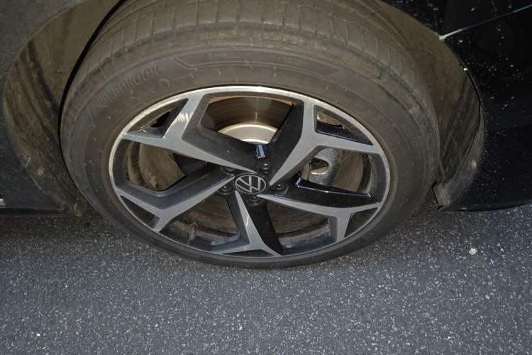Used Volkswagen Passat 2025 Outstanding Model 330TSI Starry Elite Edition Right Front Wheel Hub
