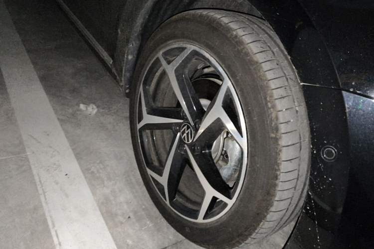 Used Volkswagen Passat 2025 Outstanding Model 380TSI Starry Dragon Glorious Edition Right Front Wheel Hub