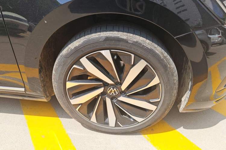 Used Volkswagen Passat 2025 Premium Version 380TSI Dragon Edition Right Front Wheel Hub