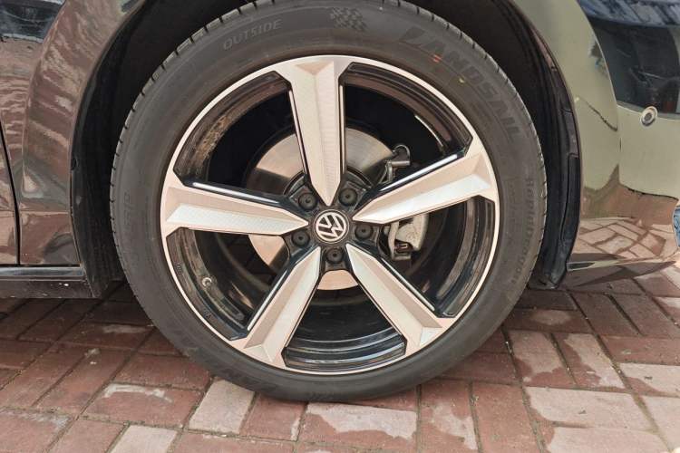 Used Volkswagen Passat 2025 Pro 380TSI Starry Dragon Edition Right Front Wheel Hub