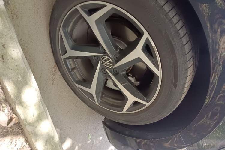 Used Volkswagen Passat 2025 Outstanding Model 380TSI Starry Dragon Edition Right Front Wheel Hub