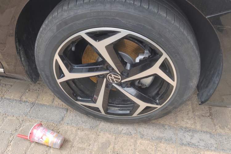 Used Volkswagen Passat 2025 Outstanding Model 380TSI Starry Dragon Edition Right Front Wheel Hub