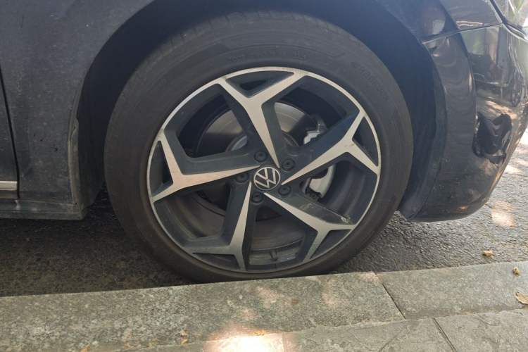 Used Volkswagen Passat 2025 Outstanding Model 330TSI Starry Elite Edition Right Front Wheel Hub