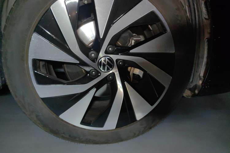 Used Volkswagen Passat 2025 Pro 380TSI Dragon Edition Right Front Wheel Hub