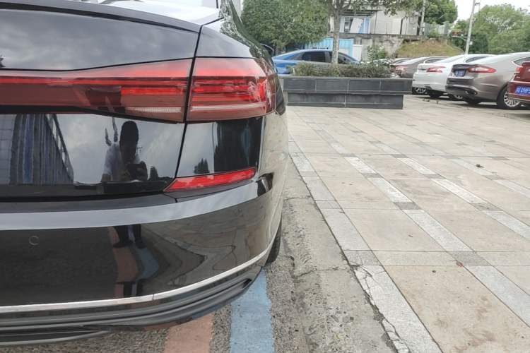 Used Volkswagen Passat 2025 Outstanding Model 280TSI Business Edition Right Rear Taillight