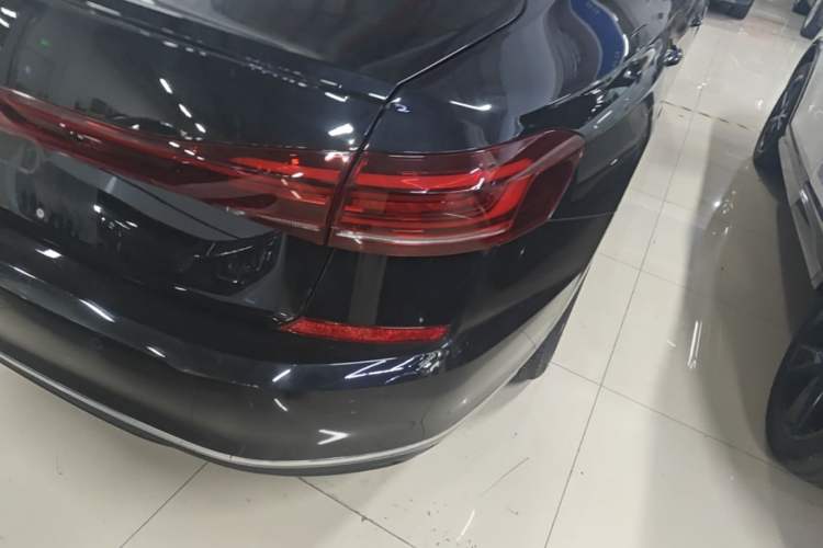 Used Volkswagen Passat 2025 Outstanding Model 330TSI Starry Elite Edition Right Rear Taillight