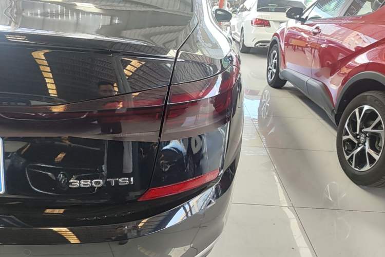 Used Volkswagen Passat 2025 Outstanding Model 330TSI Starry Elite Edition Right Rear Taillight
