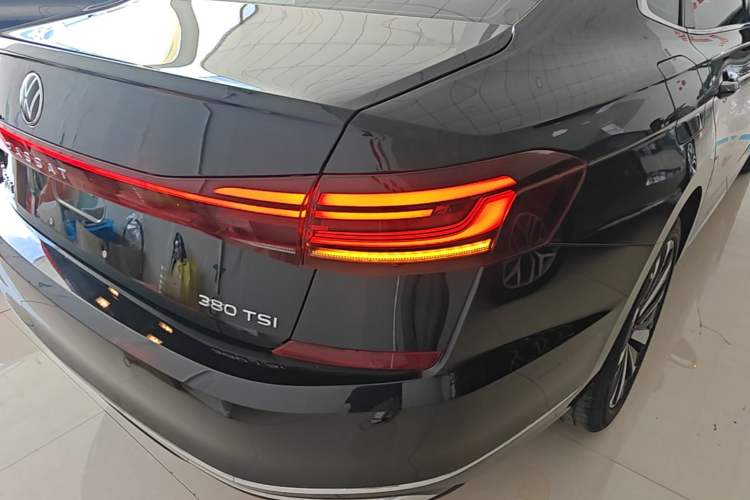 Used Volkswagen Passat 2025 Premium Version 380TSI Dragon Edition Right Rear Taillight