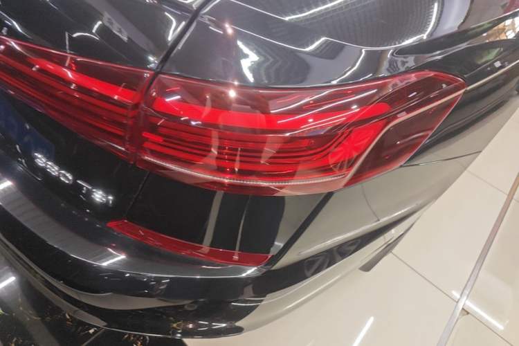 Used Volkswagen Passat 2025 Outstanding Model 380TSI Starry Dragon Edition Right Rear Taillight