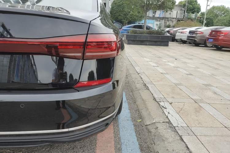 Used Volkswagen Passat 2025 Outstanding Model 280TSI Business Edition Right Rear Taillight