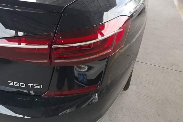 Used Volkswagen Passat 2025 Outstanding Model 380TSI Starry Dragon Edition Right Rear Taillight
