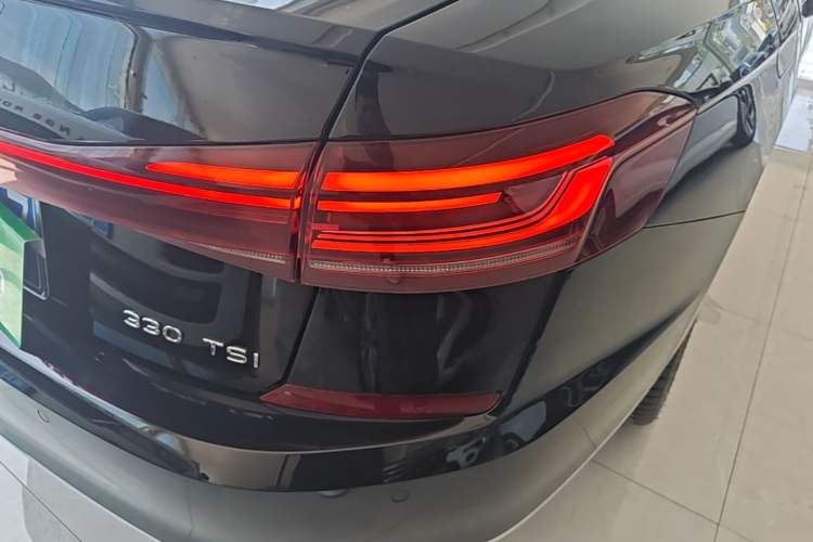 Used Volkswagen Passat 2025 Outstanding Model 330TSI Starry Elite Edition Right Rear Taillight
