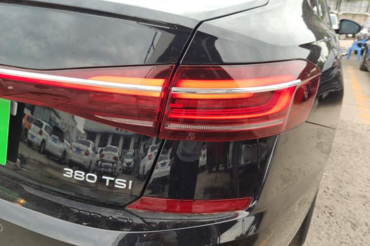 Used Volkswagen Passat 2025 Outstanding Model 380TSI Starry Dragon Glorious Edition Right Rear Taillight