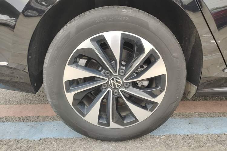 Used Volkswagen Passat 2025 Outstanding Model 280TSI Business Edition Right Rear Wheel Hub