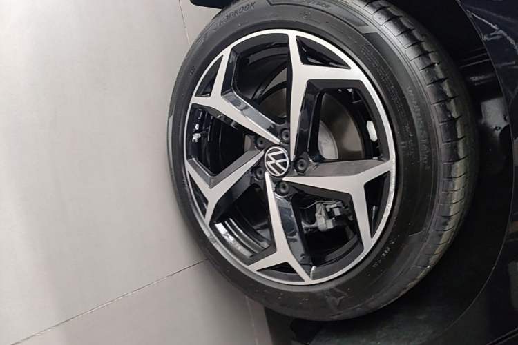Used Volkswagen Passat 2025 Outstanding Model 380TSI Starry Dragon Edition Right Rear Wheel Hub