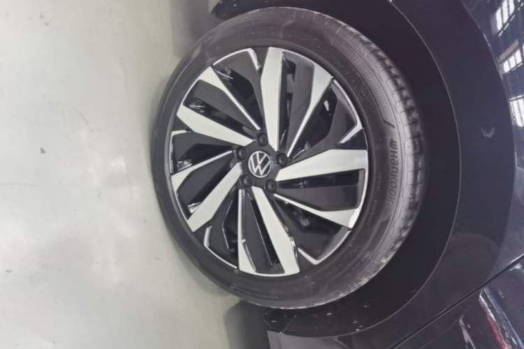 Used Volkswagen Passat 2025 Outstanding Model 380TSI Dragon Glory Edition Right Rear Wheel Hub