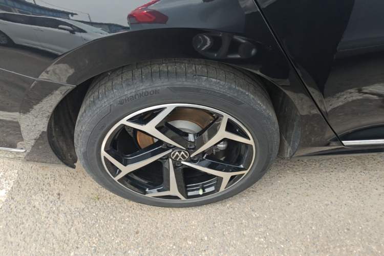 Used Volkswagen Passat 2025 Outstanding Model 380TSI Starry Dragon Glorious Edition Right Rear Wheel Hub