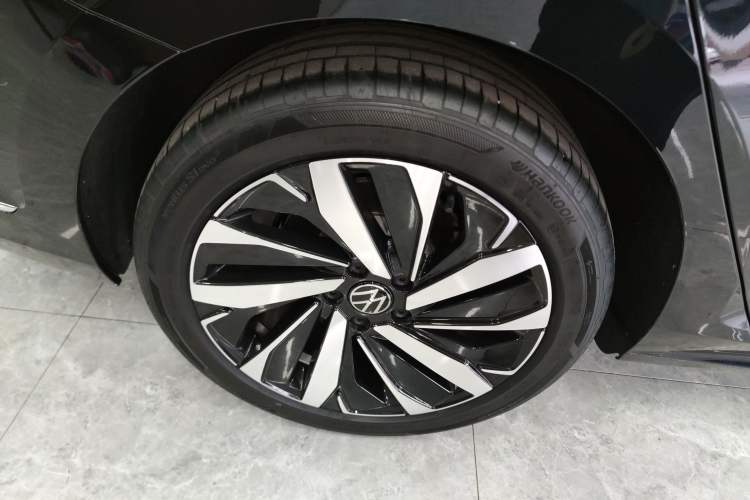 Used Volkswagen Passat 2025 Premium Version 380TSI Dragon Edition Right Rear Wheel Hub