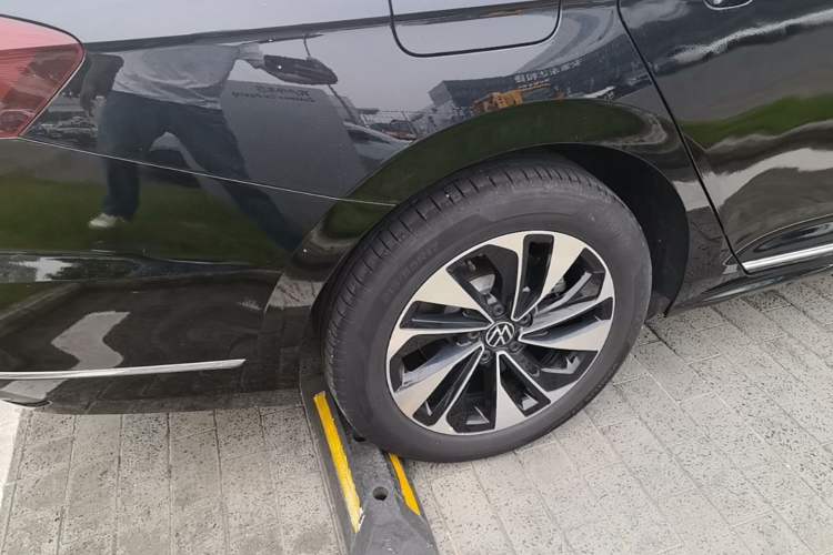 Used Volkswagen Passat 2025 Outstanding Model 280TSI Business Edition Right Rear Wheel Hub