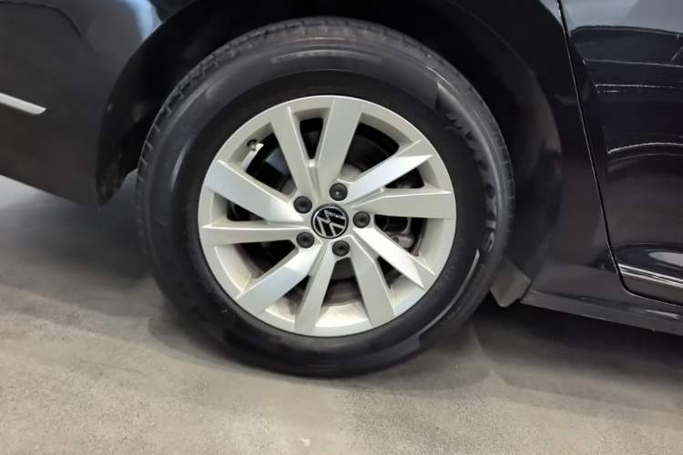 Used Volkswagen Passat 2025 Outstanding Model 280TSI Business Edition Right Rear Wheel Hub
