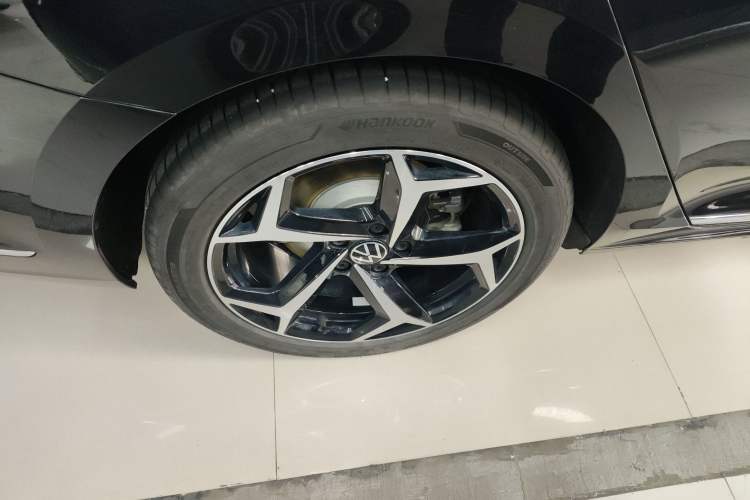 Used Volkswagen Passat 2025 Outstanding Model 380TSI Starry Dragon Glorious Edition Right Rear Wheel Hub
