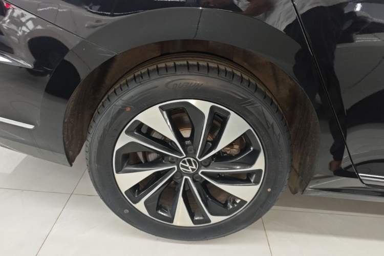 Used Volkswagen Passat 2025 Outstanding Model 280TSI Business Edition Right Rear Wheel Hub
