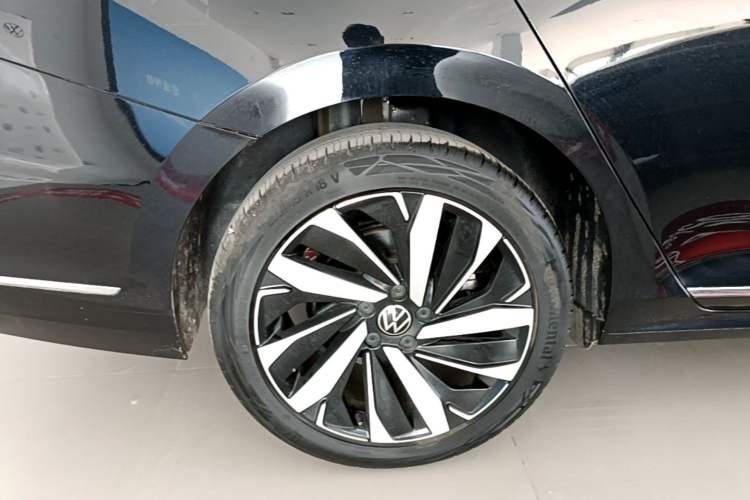 Used Volkswagen Passat 2025 Outstanding Model 380TSI Dragon Glory Edition Right Rear Wheel Hub