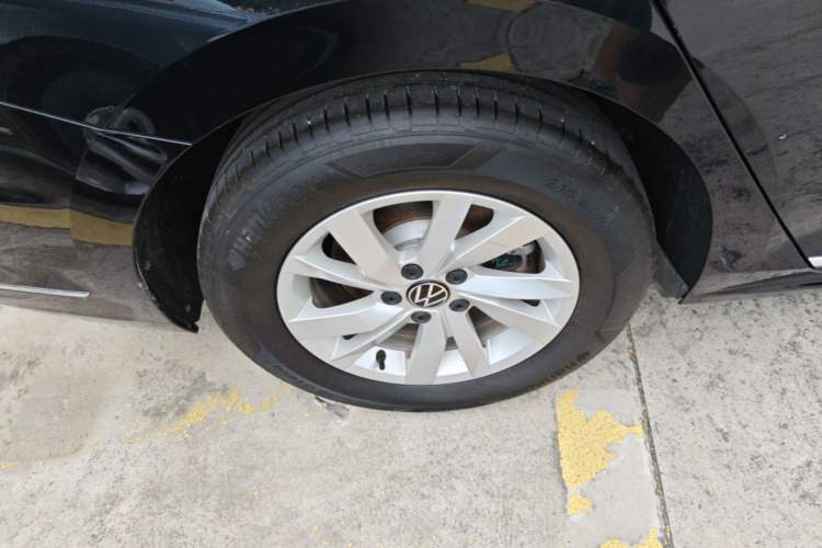 Used Volkswagen Passat 2025 Outstanding Model 280TSI Business Edition Right Rear Wheel Hub