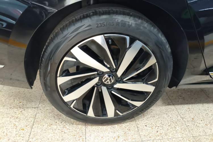 Used Volkswagen Passat 2025 Outstanding Model 380TSI Dragon Glory Edition Right Rear Wheel Hub