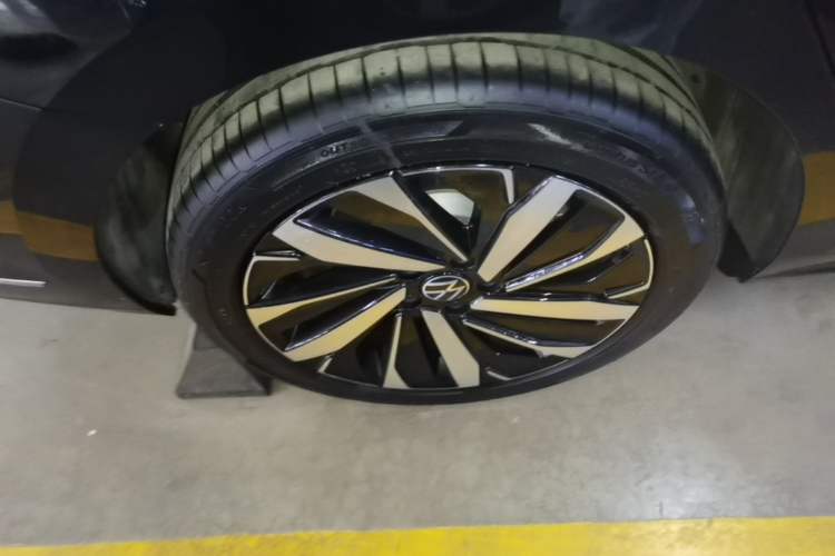 Used Volkswagen Passat 2025 Premium Version 380TSI Dragon Edition Right Rear Wheel Hub