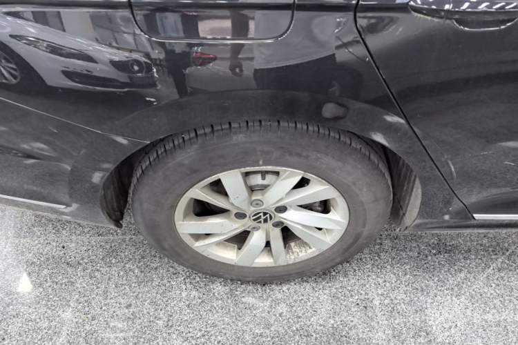 Used Volkswagen Passat 2025 Outstanding Model 280TSI Business Edition Right Rear Wheel Hub