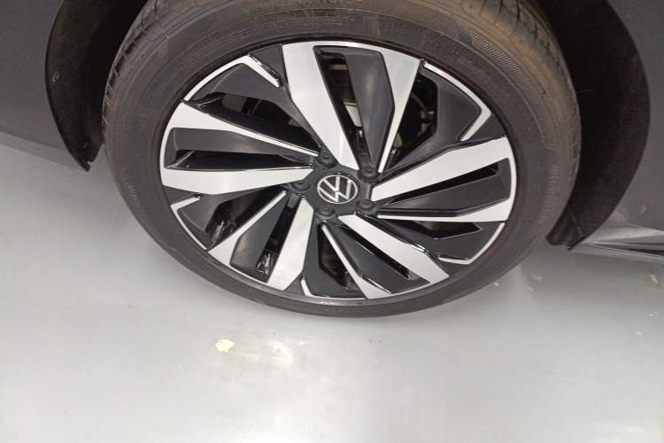 Used Volkswagen Passat 2025 Premium Version 380TSI Dragon Edition Right Rear Wheel Hub