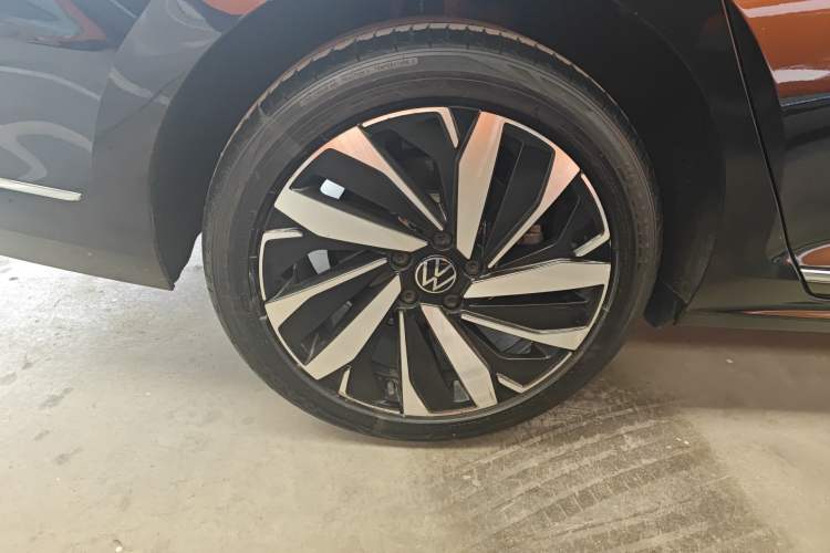 Used Volkswagen Passat 2025 Premium Version 380TSI Dragon Edition Right Rear Wheel Hub