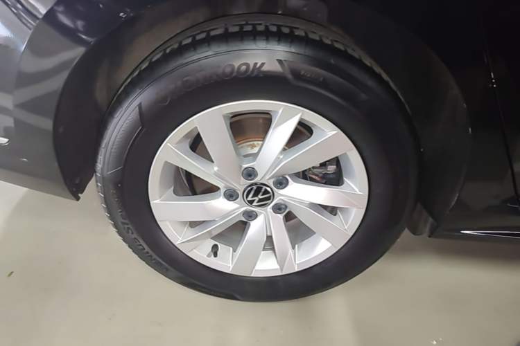 Used Volkswagen Passat 2025 Outstanding Model 280TSI Business Edition Right Rear Wheel Hub