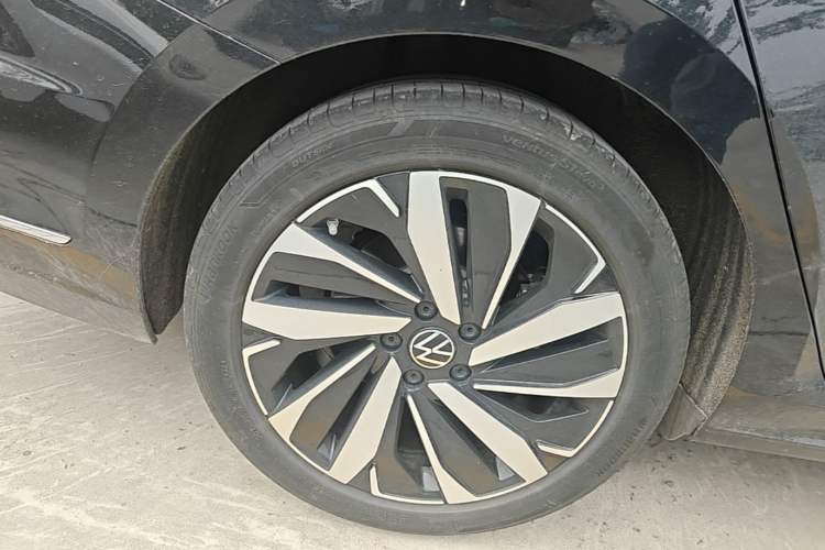 Used Volkswagen Passat 2025 Premium Version 380TSI Dragon Edition Right Rear Wheel Hub