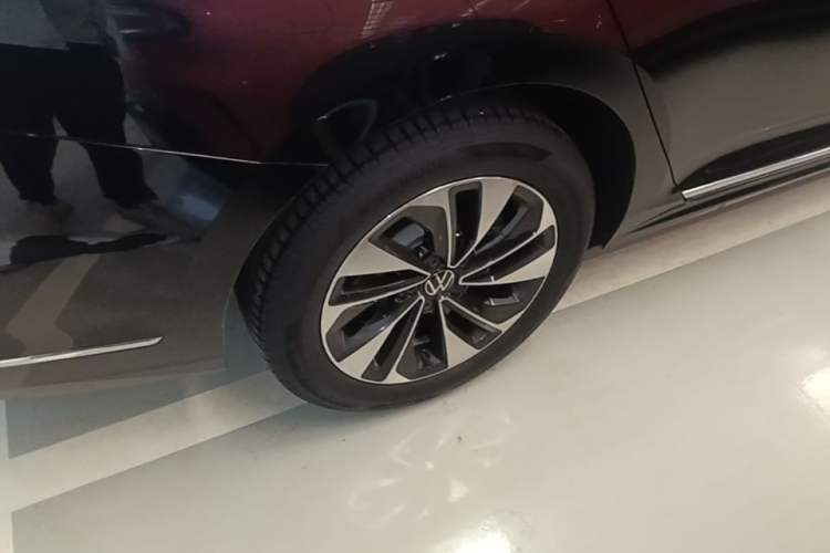Used Volkswagen Passat 2025 Outstanding Model 280TSI Business Edition Right Rear Wheel Hub