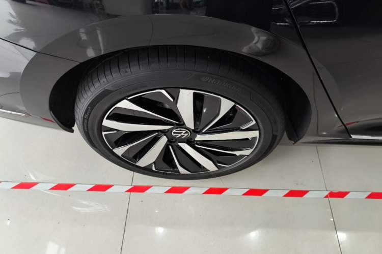 Used Volkswagen Passat 2025 Premium Version 380TSI Dragon Edition Right Rear Wheel Hub