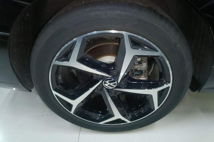 Used Volkswagen Passat 2025 Outstanding Model 380TSI Starry Dragon Edition Right Rear Wheel Hub