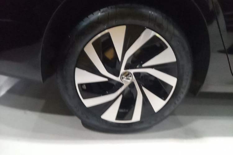 Used Volkswagen Passat 2025 Pro 380TSI Starry Dragon Edition Right Rear Wheel Hub